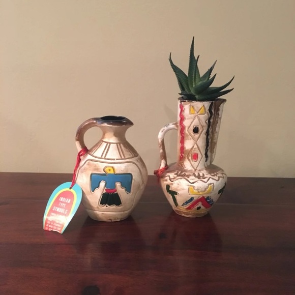 Two Native Souvenir Vases - Picture 2 of 8